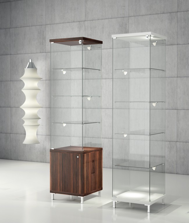 Vitrine design en verre en hauteur pour bijouterie